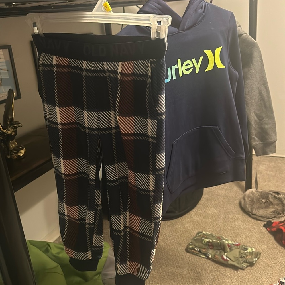 Almost brand new, Christmas jams for boys from Old Navy. Side XS (5)
